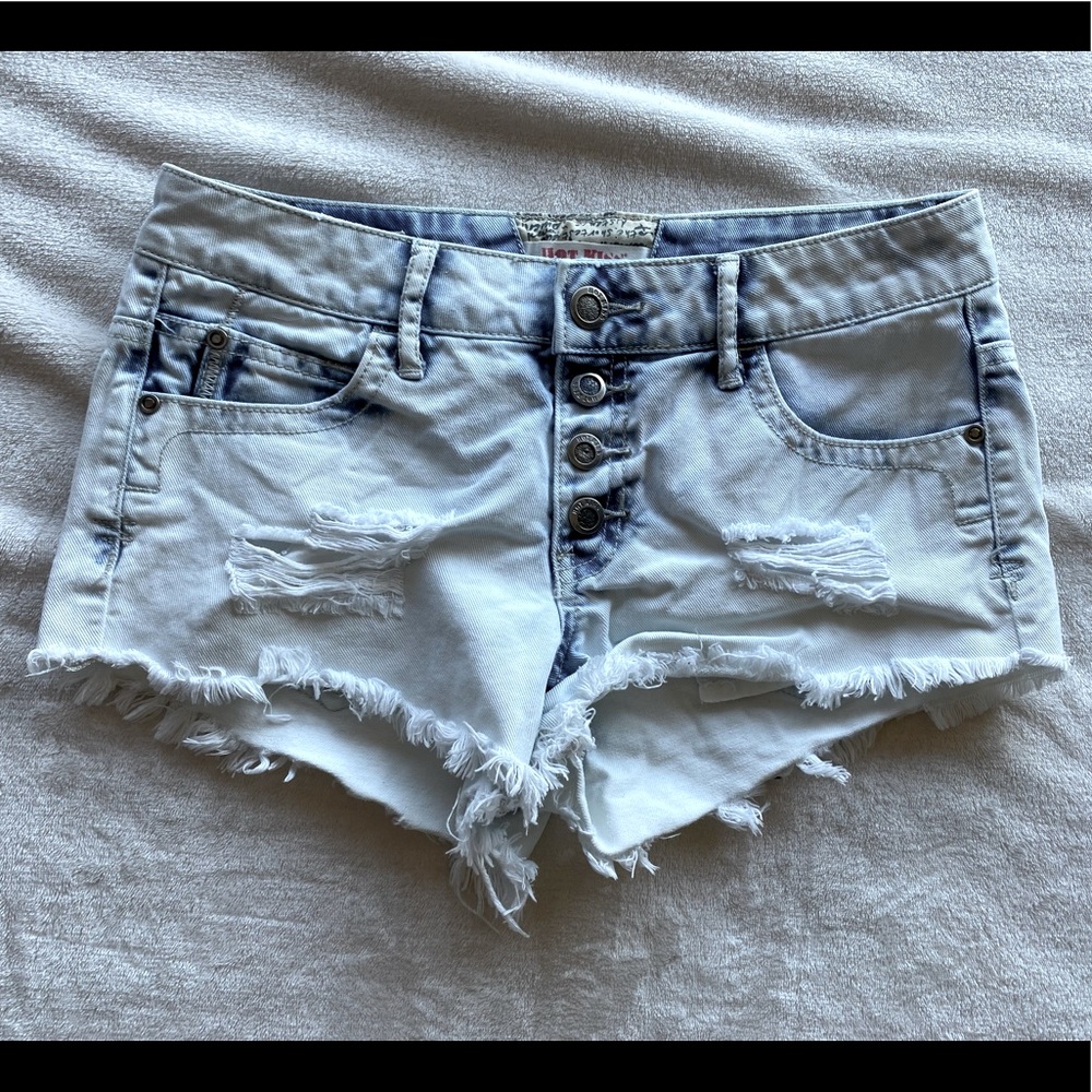 🐈3 for $19🐈 Hot Kiss light denim cutoff shorts